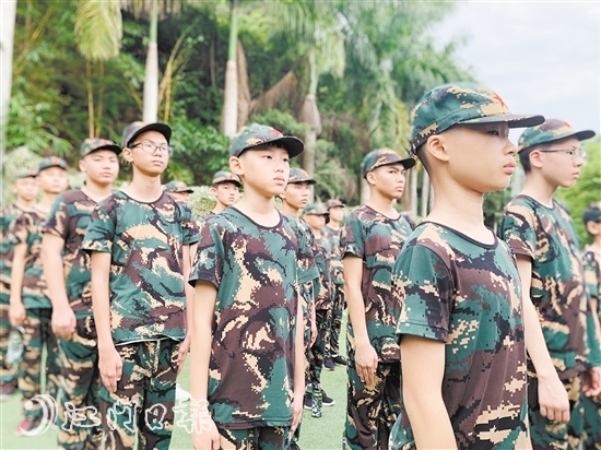 每天出操練軍姿，是“十天集訓(xùn)營”的必修課。