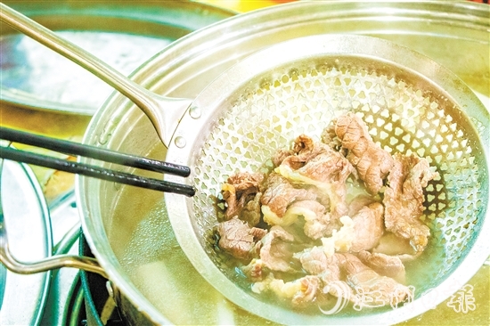 剛剛出爐的新鮮牛肉。
