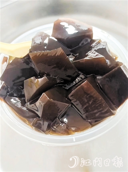 大創(chuàng)周氏涼粉真材實料，晶瑩剔透，富有彈性。