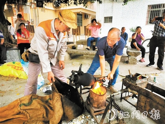 黃錦漢經(jīng)常會(huì)被集市邀請去擺攤助陣，為集市增添人氣。