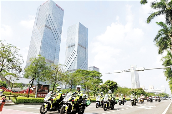 江門公安交警開展交通安全巡查。
