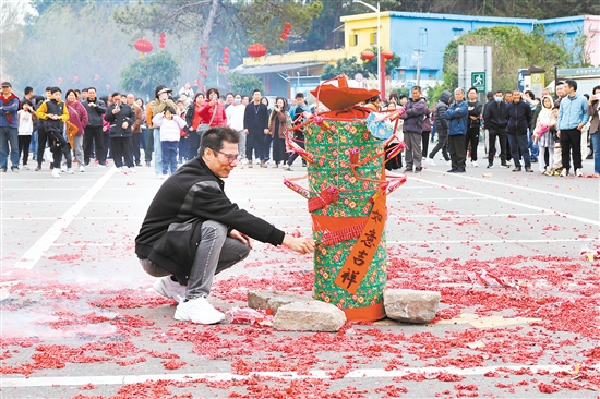 “燒花炮”鬧元宵是棠下鎮(zhèn)傳統(tǒng)民間習俗。