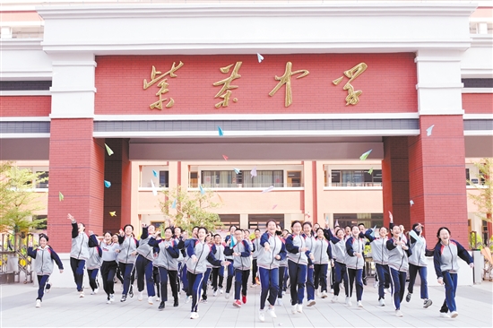 蓬江區(qū)將繼續(xù)以高質(zhì)量黨建為引領，高標準推進區(qū)域教育優(yōu)質(zhì)均衡發(fā)展。