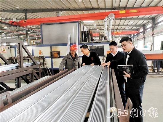 工商銀行江門分行積極走進(jìn)企業(yè)，把最優(yōu)的政策和服務(wù)送到企業(yè)身邊。