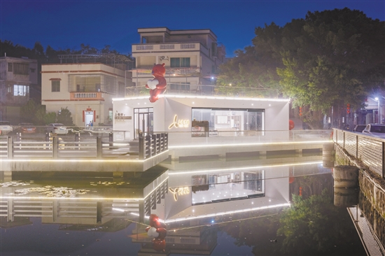 杜阮鎮(zhèn)上巷村是省首批“百千萬工程”典型村。上巷書吧以清幽的環(huán)境吸引村民前來悅讀。