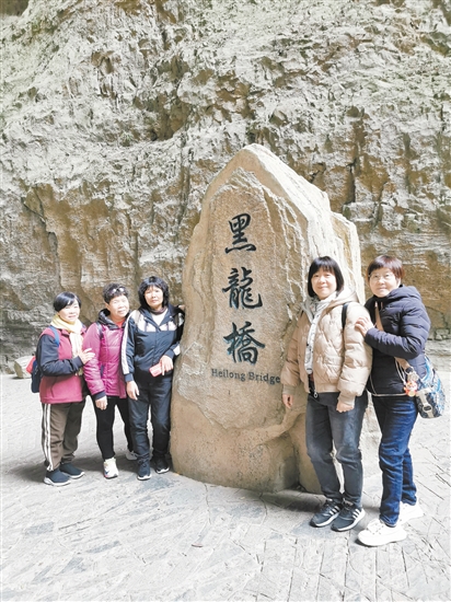 “邑起游”首發(fā)團(tuán)團(tuán)友一起合影留念。