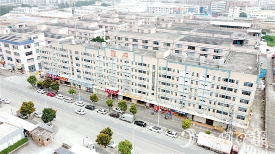 直沖村通過建設(shè)工業(yè)園區(qū)，讓村民富起來。