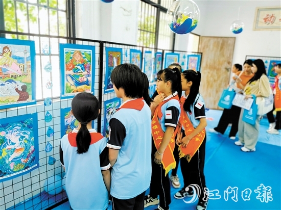 繪畫比賽增強(qiáng)師生對中華白海豚的保護(hù)意識(shí)。