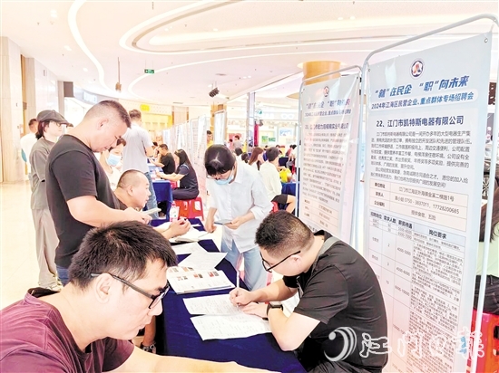 “招聘夜市”人氣火爆，超170人達成就業(yè)意向。受訪者供圖