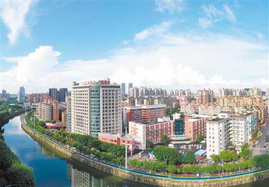 江門市中心醫(yī)院蓬江分院織密醫(yī)聯(lián)體“就醫(yī)網(wǎng)”，為居民提供更高質(zhì)量的醫(yī)療服務(wù)。