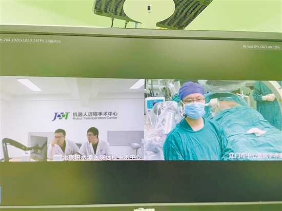利用5G通信技術(shù)，手術(shù)團(tuán)隊(duì)與千里之外的專家實(shí)時溝通。