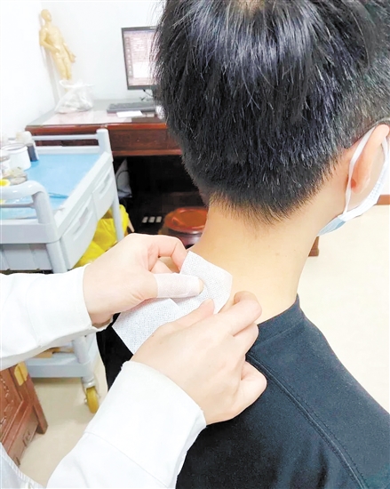 三伏貼受到廣大市民的追捧。