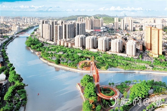 下沙公園由江門最大的棚戶區(qū)升級(jí)改造而成，建有如意橋、榕蔭廣場(chǎng)、咸水歌廣場(chǎng)、觀浪橋、下沙文化展示中心、兒童樂園等。