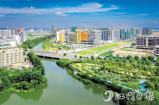 安全應(yīng)急產(chǎn)業(yè)園在2022年以高分獲評(píng)國家安全應(yīng)急產(chǎn)業(yè)示范基地創(chuàng)建單位，今年4月榮獲廣東省特色產(chǎn)業(yè)園區(qū)，成為全省首個(gè)安全應(yīng)急特色產(chǎn)業(yè)園區(qū)。