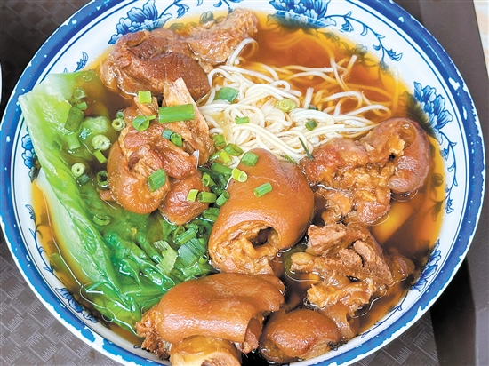 豬腳面味道受到游客認(rèn)可。
