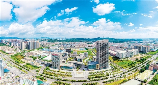 作為國家級高新區(qū)，江海區(qū)擁有國家級、省級、市級大型高端人才載體，“眾創(chuàng)空間—孵化器—加速器—專業(yè)園區(qū)”孵化育成體系正逐步完善。圖為高新創(chuàng)智城。彭偉宗
