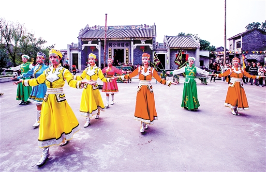 霄南村連續(xù)多年舉辦特色文體活動(dòng)，弘揚(yáng)傳統(tǒng)文化。