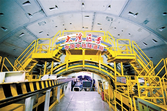 超大直徑盾構(gòu)機(jī)“大灣區(qū)號(hào)”率先完成了全部1468環(huán)的掘進(jìn)任務(wù)。