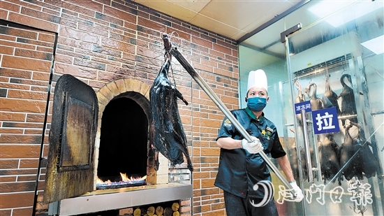 “邑家人”的黑松露燒鵝受到食客青睞。