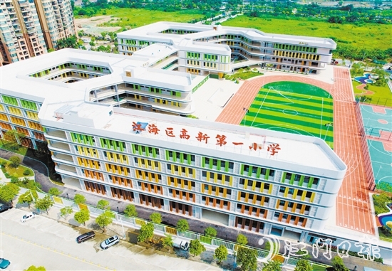 江海區(qū)高新第一小學建筑富有現(xiàn)代感。