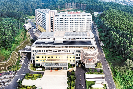 新會(huì)區(qū)婦幼保健院新院總用地面積6.13公頃，總建筑面積63500平方米，建設(shè)有包括門診、醫(yī)技、住院綜合樓和行政辦公樓等在內(nèi)的主要建筑，設(shè)床位500張、機(jī)動(dòng)車停車位近800個(gè)，按三級(jí)婦幼保健院的標(biāo)準(zhǔn)建設(shè)。