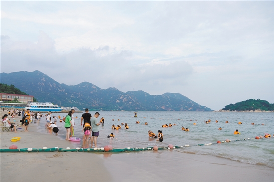 國慶假期，臺山濱海旅游火熱。