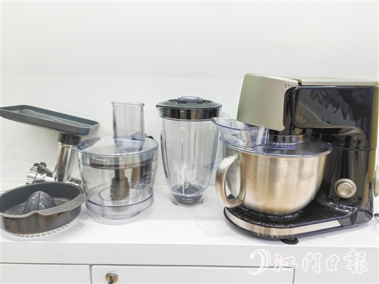 裕威倡電器的“21種功能”食物處理機(jī)。