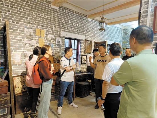倉東遺產(chǎn)教育基地成為人們了解僑鄉(xiāng)歷史文化的一個(gè)平臺(tái)，經(jīng)常有人來這里參觀學(xué)習(xí)。