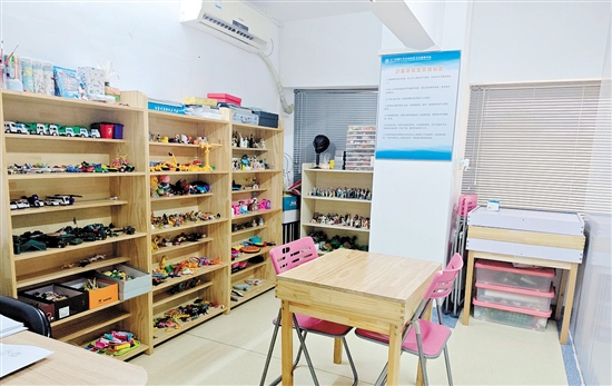 蓬江區(qū)未成年心理危機(jī)干預(yù)工作站內(nèi)的沙盤游戲室。
