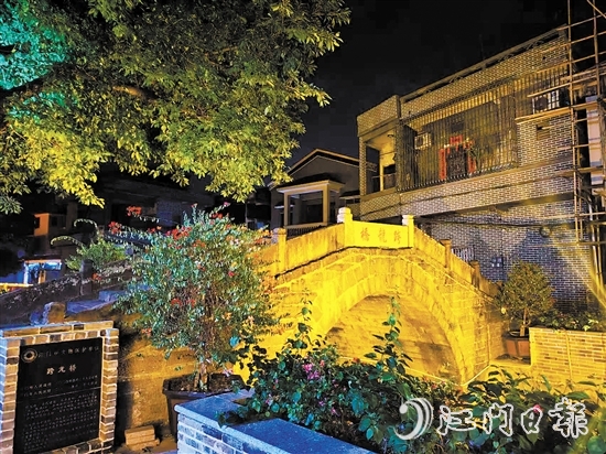 跨龍村歷史文化底蘊深厚。圖為有著300余年歷史的跨龍橋“一河兩岸”景色。