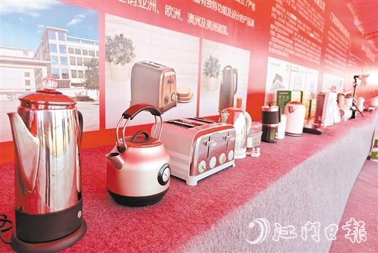 恩平與中山共建的中山（恩平）智能家電產(chǎn)業(yè)園目前已落地10個(gè)項(xiàng)目。圖為落地產(chǎn)業(yè)園企業(yè)的產(chǎn)品展示。胡偉杰