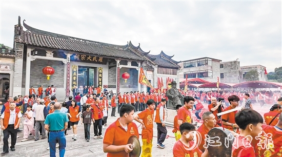 2024年首屆羅氏貴系良溪薈活動現(xiàn)場人聲鼎沸，洋溢著團聚的喜慶。