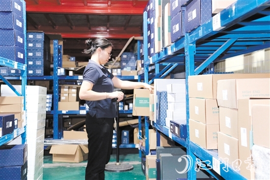 訂單多了，商家忙發(fā)貨。