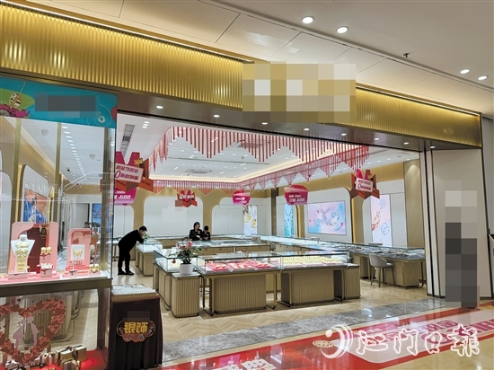 市區(qū)各大金店門可羅雀。