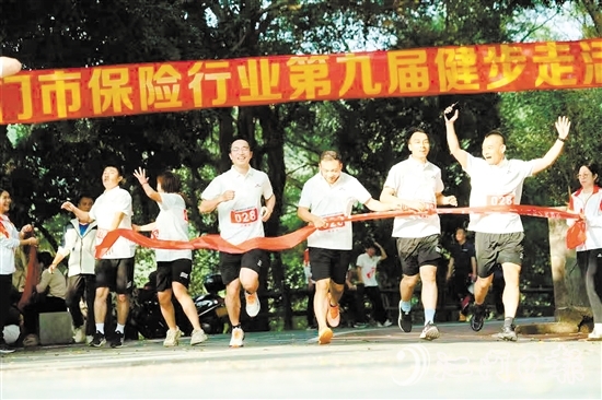 選手們正在沖刺。