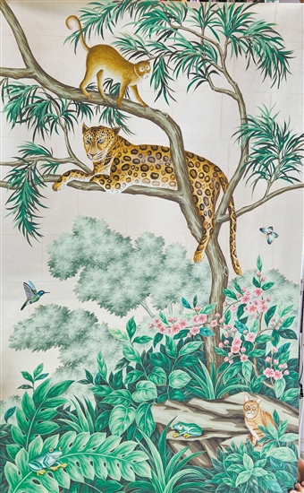 極具“中國意韻”的手繪墻紙。（受訪者供圖）