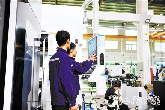 近年來，恩平市深入實施科技創(chuàng)新驅(qū)動發(fā)展戰(zhàn)略，以科技創(chuàng)新引領(lǐng)“311”現(xiàn)代化產(chǎn)業(yè)體系建設(shè)。