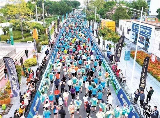 2024恩平溫泉半程馬拉松歡樂開跑。徐衛(wèi)良