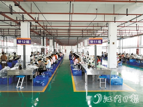 大槐鎮(zhèn)結(jié)合實(shí)際，依托廣東百卓鞋業(yè)有限公司，設(shè)立百卓共富車(chē)間，為農(nóng)村剩余勞動(dòng)力提供靈活就業(yè)崗位。