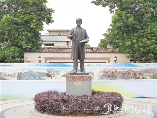 在雅瑤鎮(zhèn)陳山村鐵夫文化廣場，鐵夫銅像生動(dòng)展現(xiàn)“中國油畫第一人”的風(fēng)采。