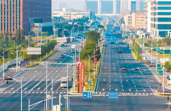 江海區(qū)交通路網(wǎng)逐漸完善，為經(jīng)濟(jì)發(fā)展注入澎湃動(dòng)力。