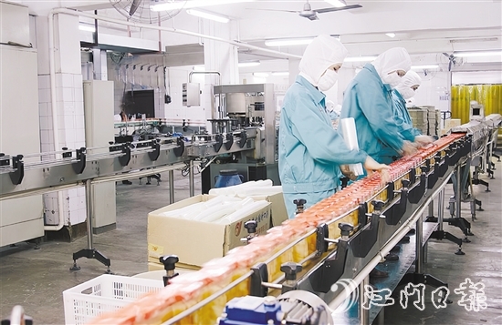 近年來，開平市全力推動食品品牌打造，促進(jìn)“老字號”品牌傳承創(chuàng)新。圖為開平廣合腐乳有限公司生產(chǎn)車間。