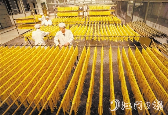 鶴城鎮(zhèn)坪山村素有“腐竹之鄉(xiāng)”的美譽(yù)。