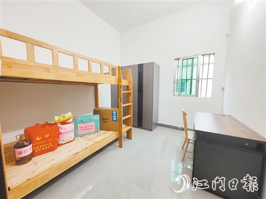 團(tuán)鶴山市委實(shí)施“筑夢(mèng)小屋”項(xiàng)目，對(duì)共和鎮(zhèn)鐵崗村小呂姐弟的房間進(jìn)行改造，為他們提供良好的學(xué)習(xí)和生活環(huán)境。