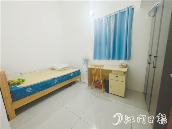 鶴山市婦聯(lián)聯(lián)合團(tuán)鶴山市委，為溫阿姨一家的房屋進(jìn)行修繕。