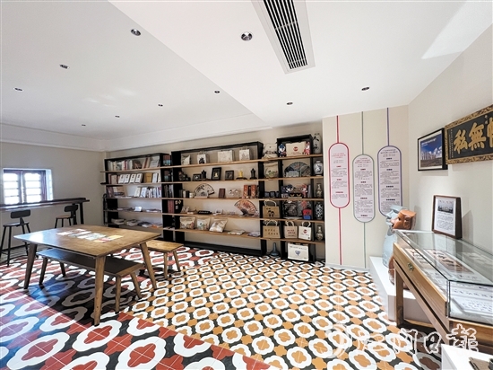 開平華僑華人服務(wù)中心為廣大港澳臺同胞和海外僑胞打造集聯(lián)誼交流、為僑服務(wù)于一體的綜合性服務(wù)平臺。