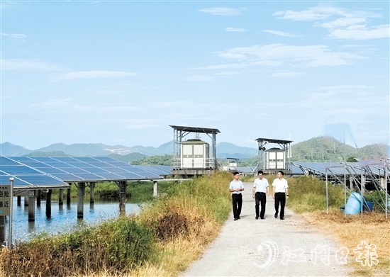 江門中行員工走訪光伏產(chǎn)業(yè)。