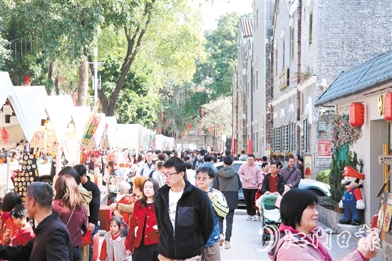 “江門有喜”茶飲咖啡年貨生活節(jié)集市在啟明里熱鬧“開擺”。