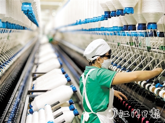 節(jié)后，佳樂紡織迅速進入“趕工”狀態(tài)，生產(chǎn)線滿負荷運轉。