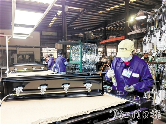 冠榮金屬?gòu)?月31日（農(nóng)歷大年初三）便陸續(xù)開工，2月3日（農(nóng)歷大年初六）已全面恢復(fù)生產(chǎn)，員工已基本返崗。